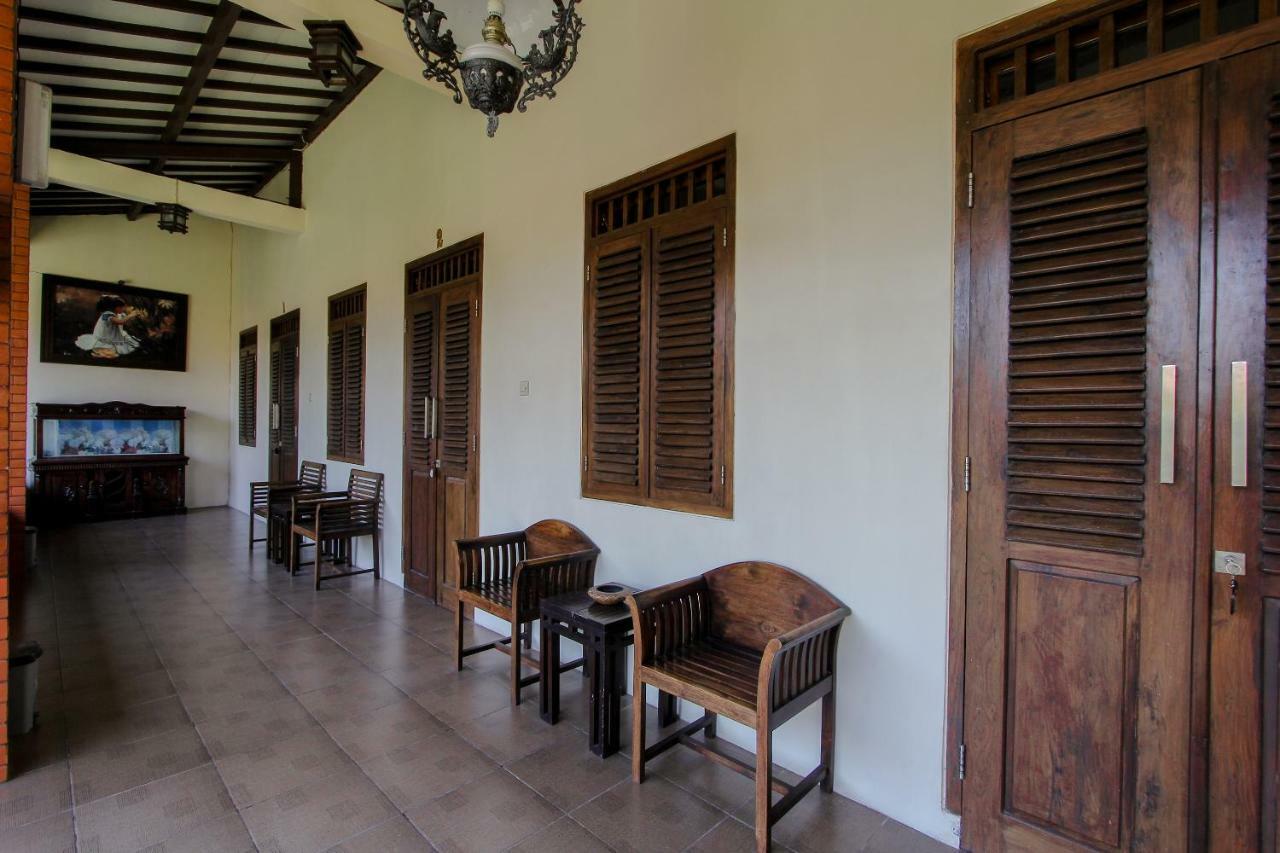 Oyo 1361 Singosari Family Residence Banyuwangi  Luaran gambar