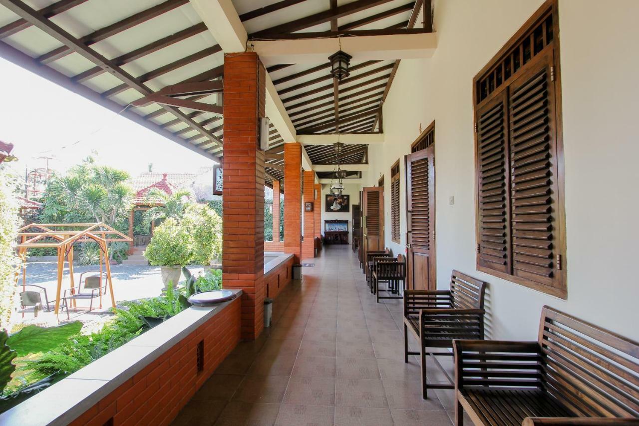 Oyo 1361 Singosari Family Residence Banyuwangi  Luaran gambar