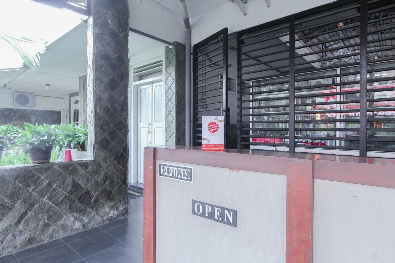 Oyo 1361 Singosari Family Residence Banyuwangi  Luaran gambar