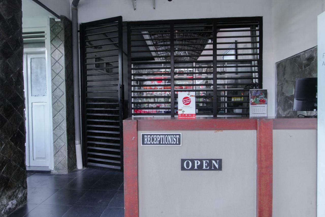 Oyo 1361 Singosari Family Residence Banyuwangi  Luaran gambar