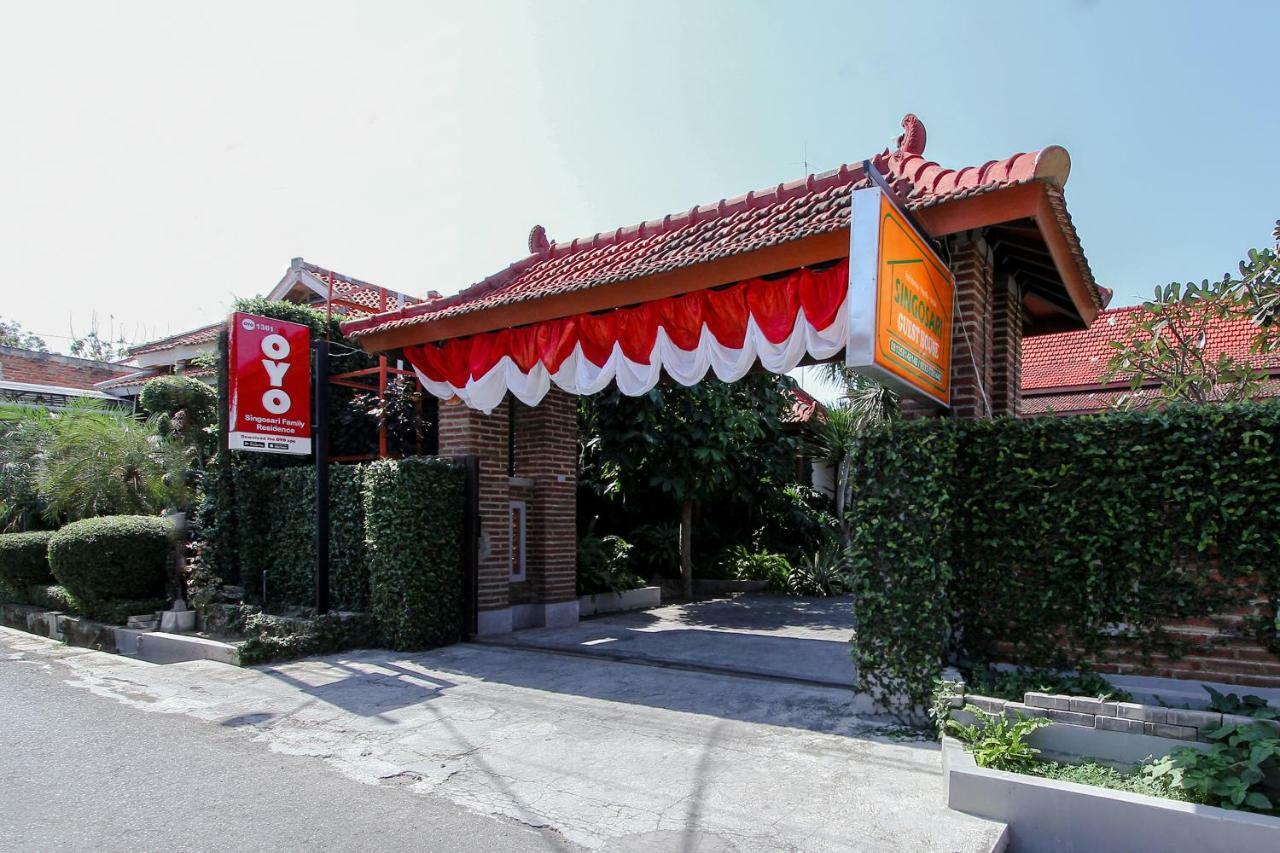 Oyo 1361 Singosari Family Residence Banyuwangi  Luaran gambar