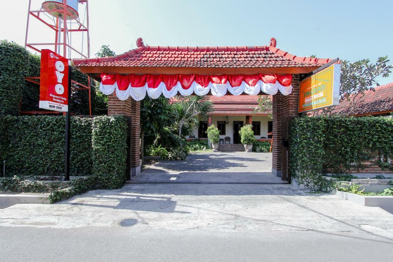 Oyo 1361 Singosari Family Residence Banyuwangi  Luaran gambar