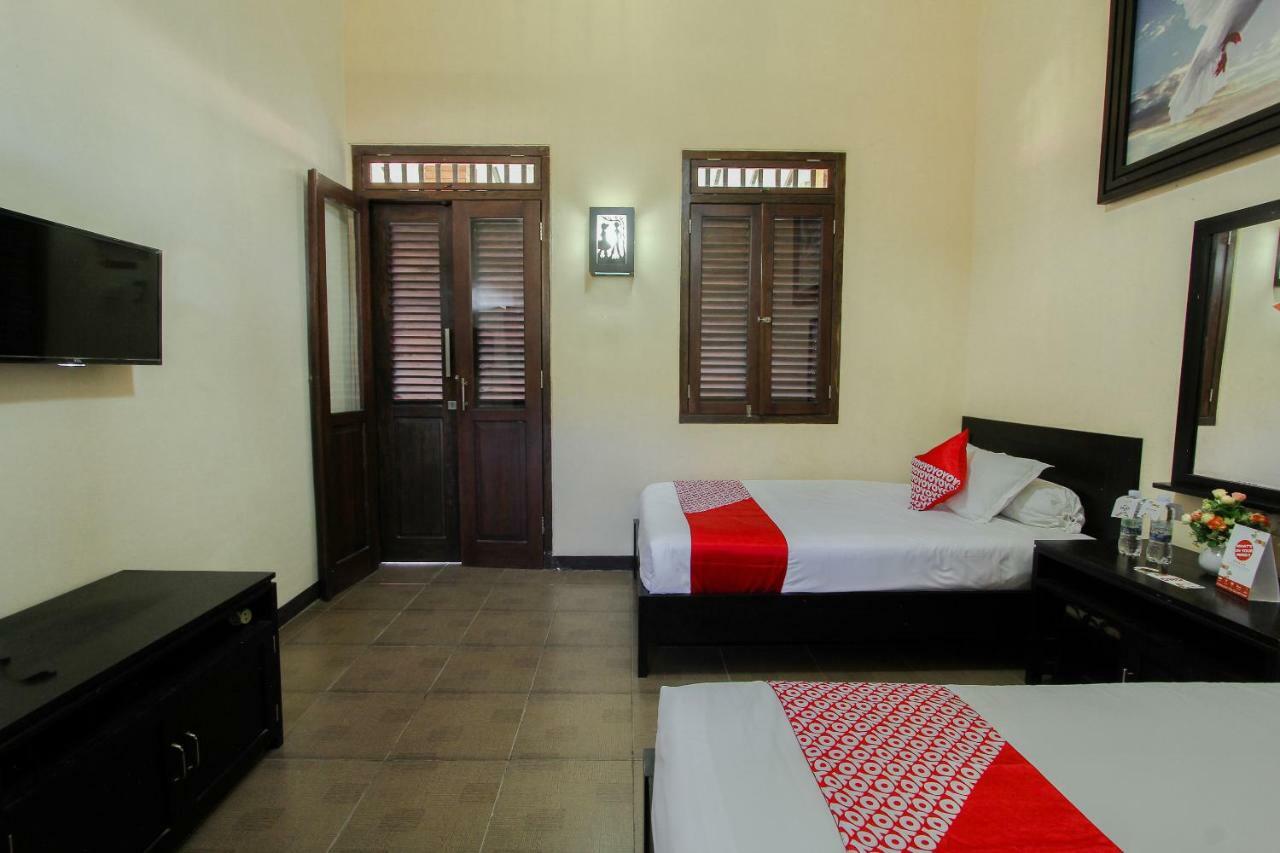 Oyo 1361 Singosari Family Residence Banyuwangi  Luaran gambar