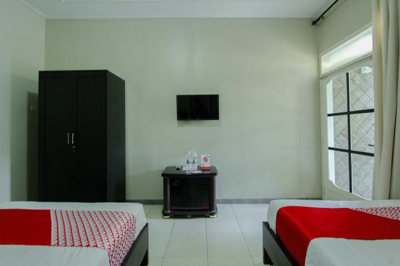 Oyo 1361 Singosari Family Residence Banyuwangi  Luaran gambar