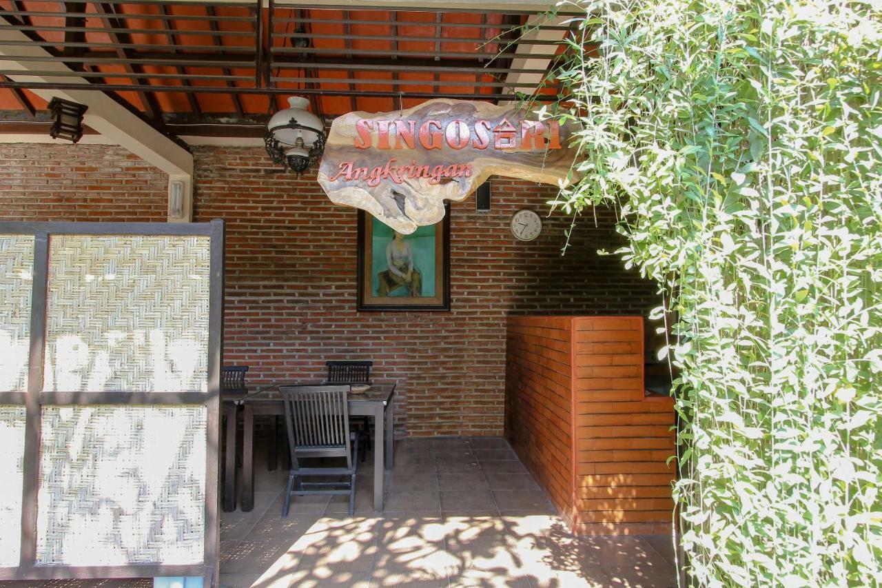 Oyo 1361 Singosari Family Residence Banyuwangi  Luaran gambar