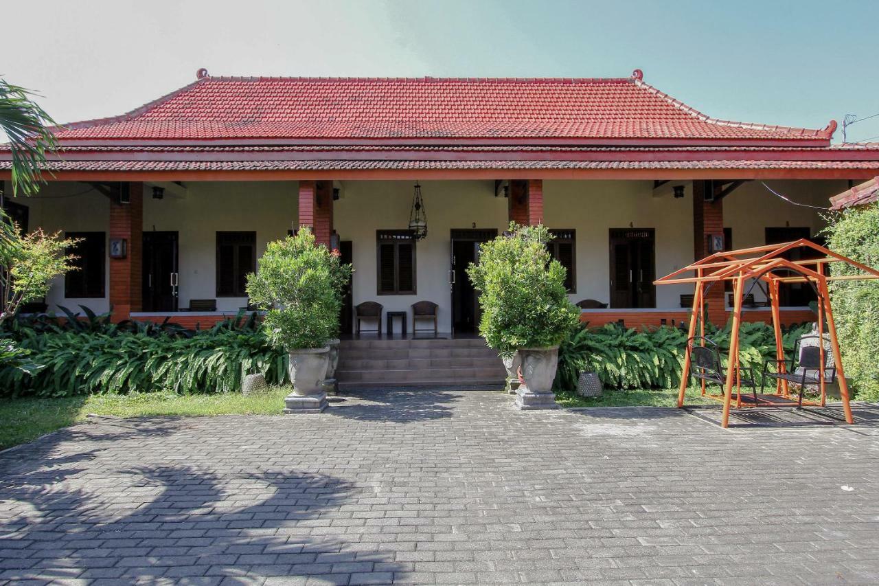 Oyo 1361 Singosari Family Residence Banyuwangi  Luaran gambar