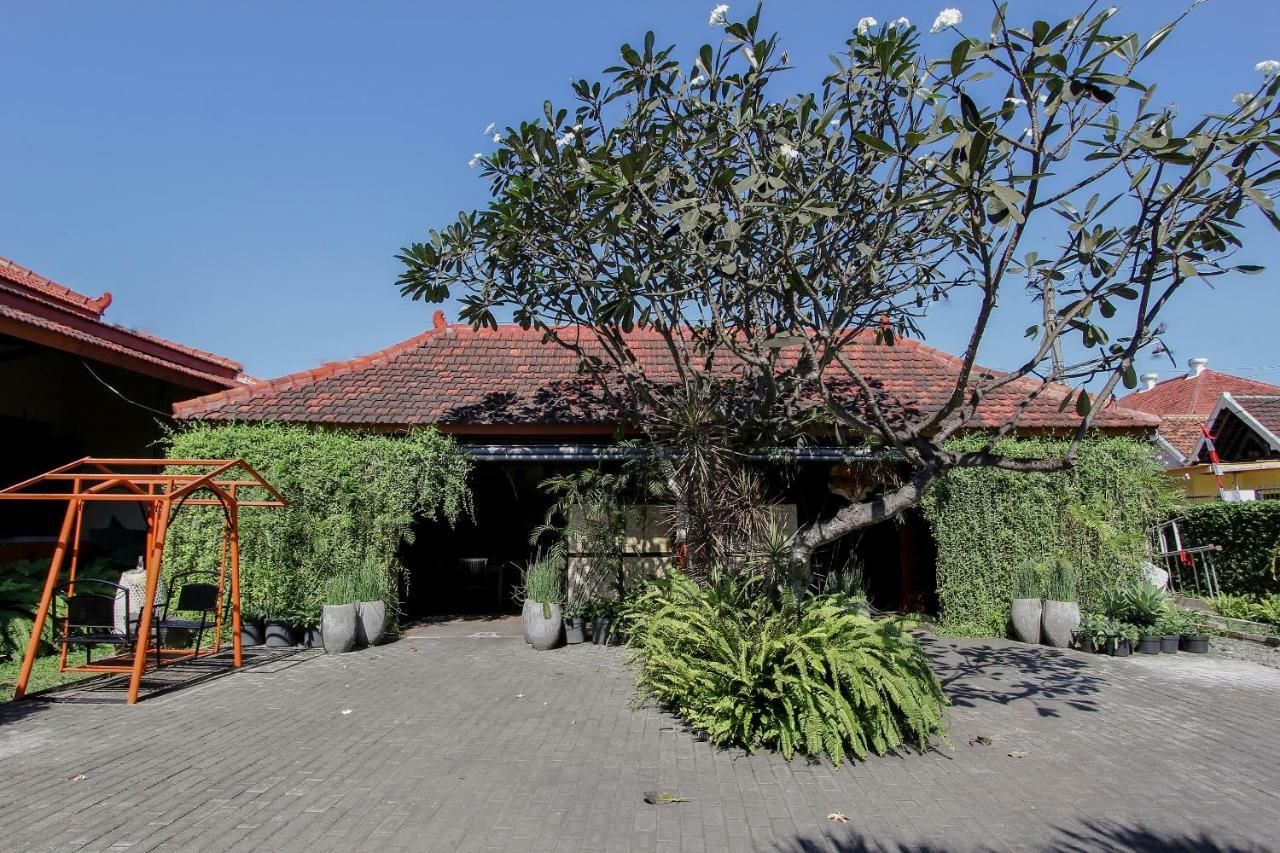Oyo 1361 Singosari Family Residence Banyuwangi  Luaran gambar